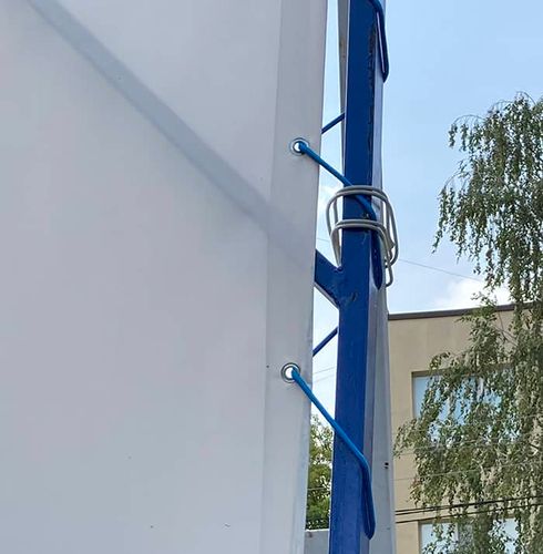 Кріплення банера на люверси