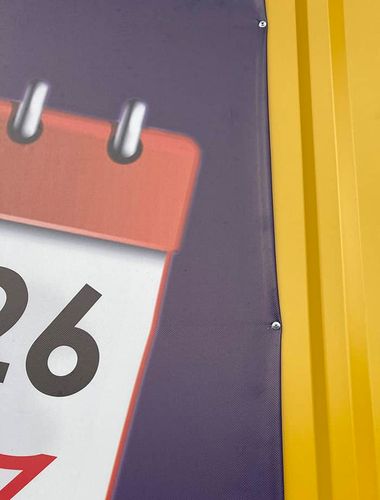 Кріплення вінілового банера на саморізи