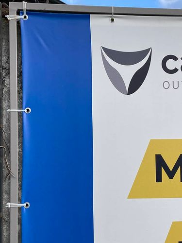 Кріплення банера на люверси стяжками